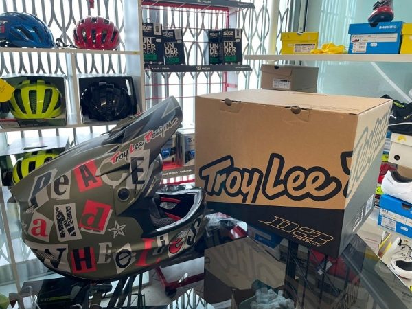 Casco Troy Lee Designs D3 militare. Protezioni per BMX e MTB DH Downhill Verona