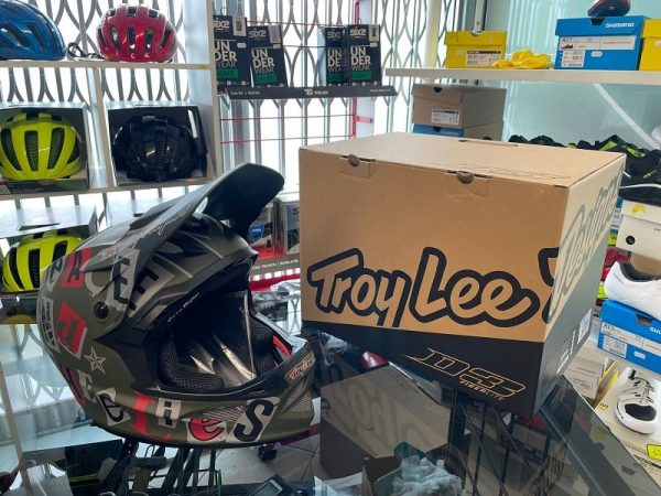 Casco Troy Lee Designs D3 militare. Protezioni per BMX e MTB DH Downhill Verona