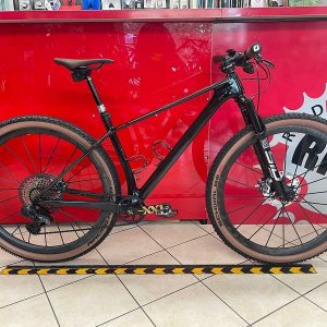 Bici Unno Aora carbonio 29”. Bicicletta MTB Mountain Bike Verona