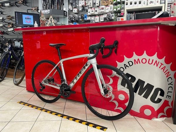 Trek Emonda SL 5 Disc 2022. Bici da strada a Verona. Bicicletta da corsa