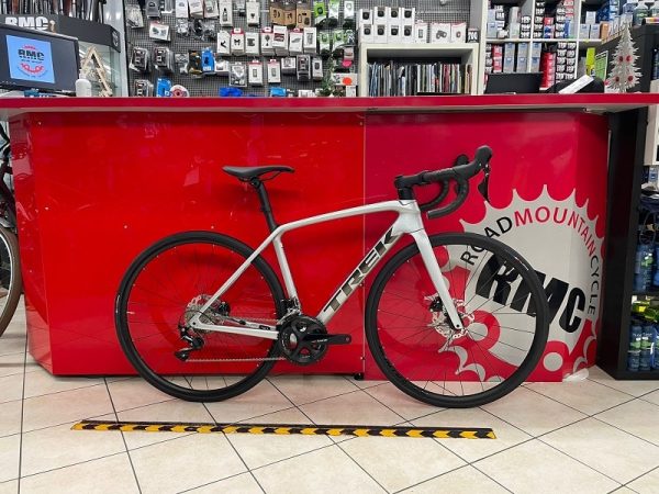 Trek Emonda SL 5 Disc 2022. Bici da strada a Verona. Bicicletta da corsa