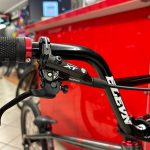 Manubrio, manopola e freno