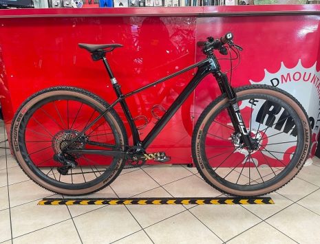 Bici Unno Aora carbonio 29”. Bicicletta MTB Mountain Bike Verona