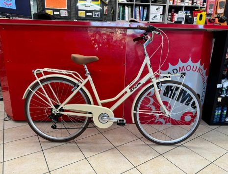 Brera Divina. Bici City Bike donna a Verona