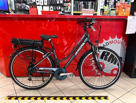 Brera Elettrica donna 28” nera. Bici Elettrica Verona. E-bike bicicletta. RMC negozio bici Verona
