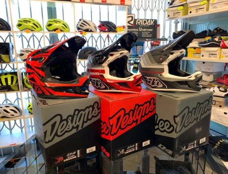 Caschi Troy Lee Designs D4. Casco BMX e MTB DH Downhill Verona. Accessori e protezioni per bici