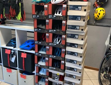 Caschi e scapre BELL & GIRO - Abbigliamento sportivo per bici. RMC negozio biciclette Verona