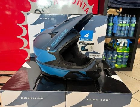 Casco Bluegrass Intox blu. Caschi BMX e MTB Downhill