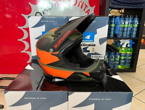 Casco Bluegrass Intox verde. Caschi BMX e MTB Downhill