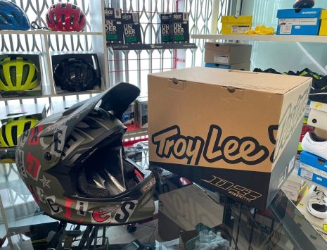 Casco Troy Lee Designs D3 militare. Protezioni per BMX e MTB DH Downhill Verona