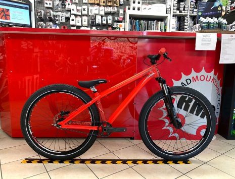Dirt 26” Octane One rossa personalizzata. Bici MTB Mountain Bike e bmx a Verona. Negozio biciclette